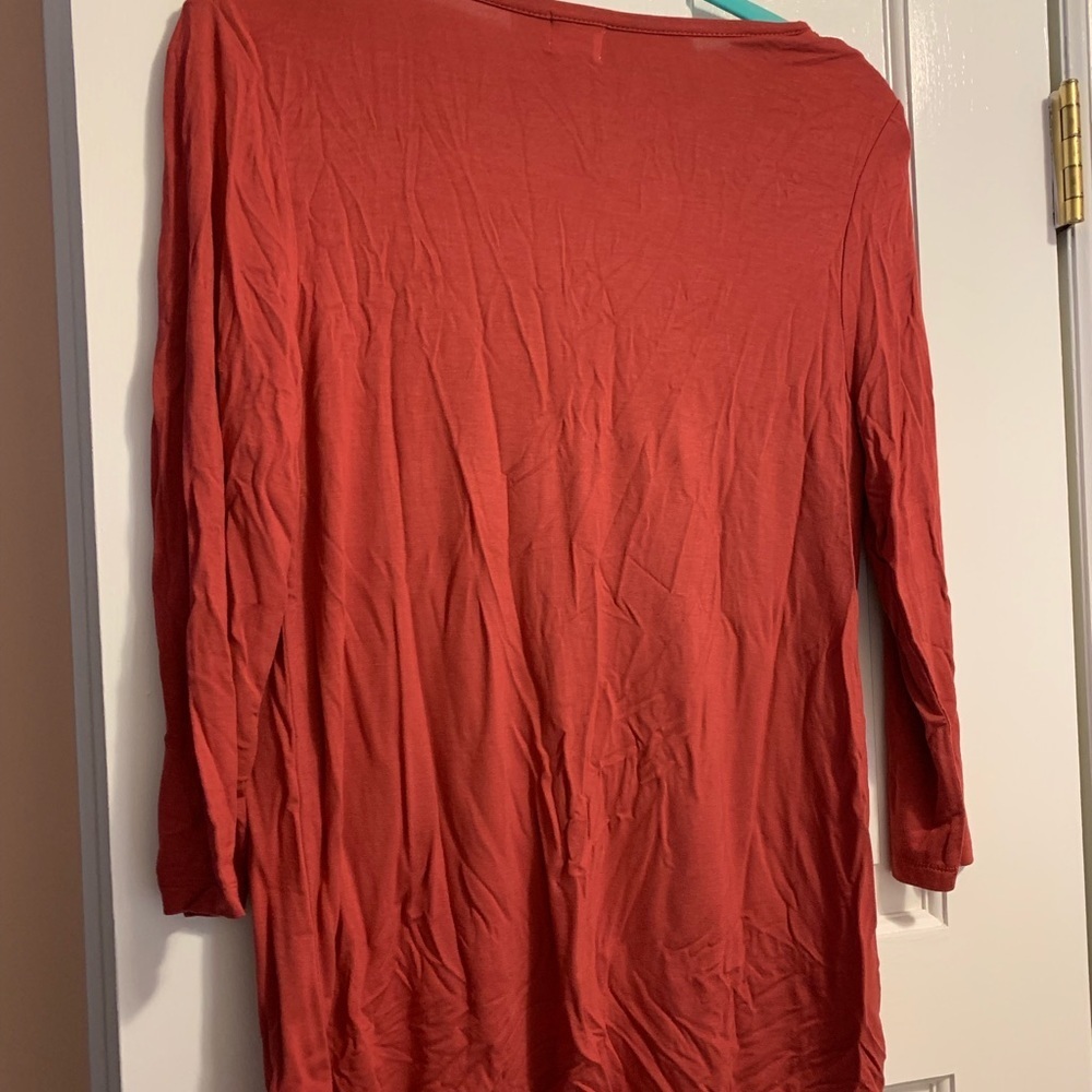 NWOT! Dressbarn Amber Vneck T-shirt - Picture 4 of 4